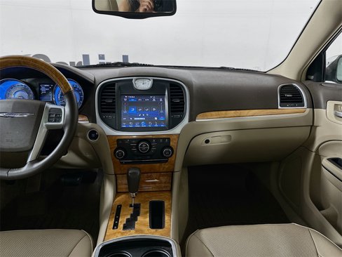 Used 2013 Chrysler 300 C image 23