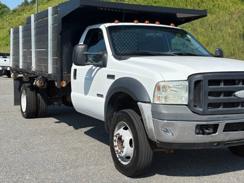 Used 2007 Ford F550 2WD Regular Cab Super Duty image 40