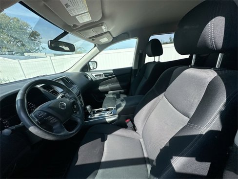 Used 2017 Nissan Pathfinder SV image 11