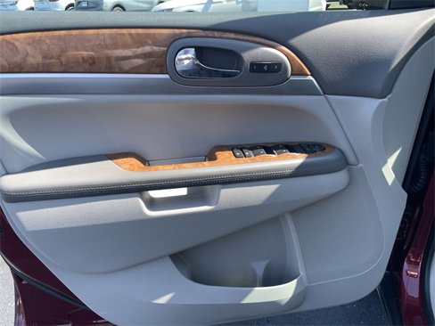 Used 2010 Buick Enclave CXL image 10