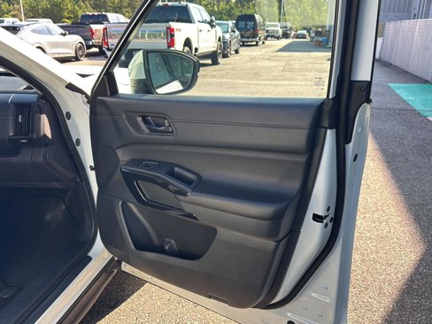 Used 2023 Nissan Pathfinder SV image 12