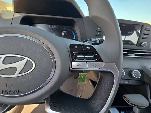 New 2025 Hyundai Elantra SE image 18