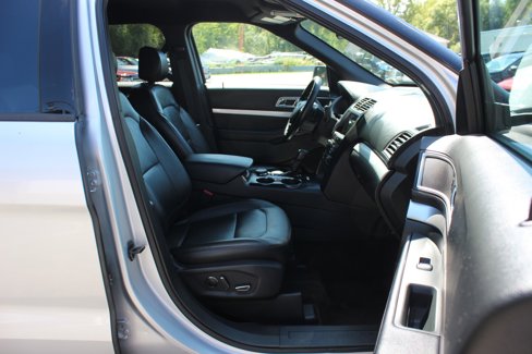 Used 2017 Ford Explorer XLT w/ Equipment Group 202A image 37