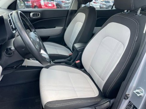 Used 2022 Hyundai Venue SEL image 8