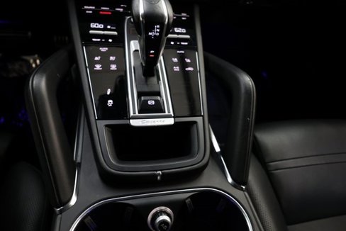 Used 2020 Porsche Cayenne Turbo image 92
