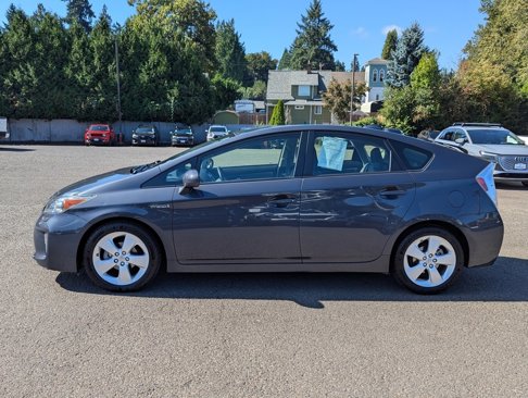 Used 2014 Toyota Prius Five image 2