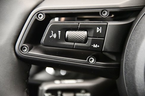 Certified 2025 Porsche Macan Turbo image 30