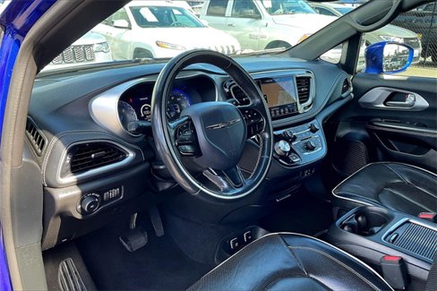 Used 2019 Chrysler Pacifica Limited image 14