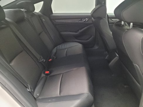 Used 2018 Honda Accord Sport image 19