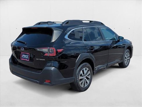 Used 2023 Subaru Outback Premium image 5