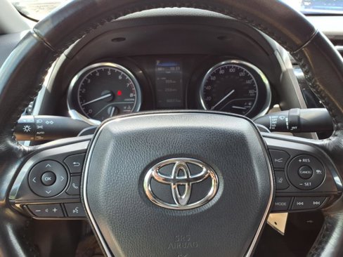 Used 2020 Toyota Camry SE image 16