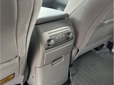 Used 2012 Toyota Highlander 4WD image 17