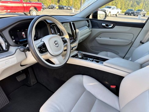 Used 2024 Volvo XC60 B5 Plus image 34