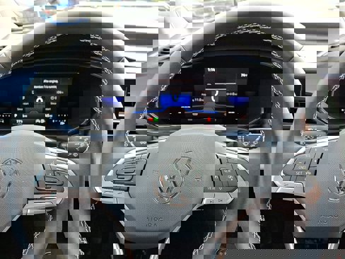 Certified 2022 Volkswagen Taos SE image 18