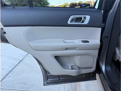 Used 2013 Ford Explorer XLT image 30