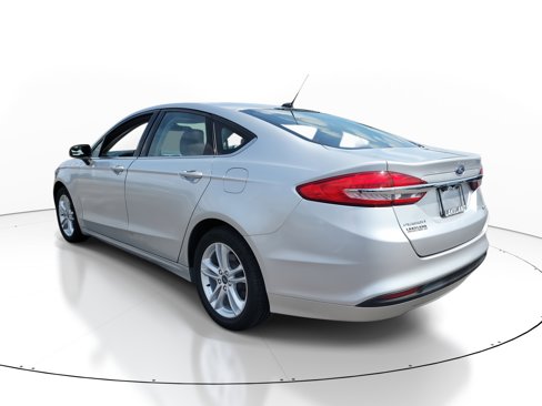 Used 2018 Ford Fusion SE image 6