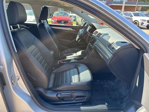 Used 2015 Volkswagen Passat 1.8T SE image 17