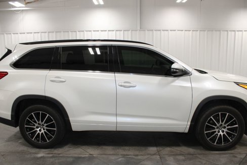 Used 2017 Toyota Highlander SE image 10