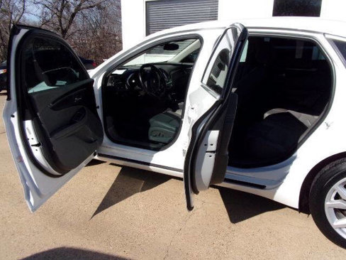 Used 2017 Chevrolet Impala LT image 9