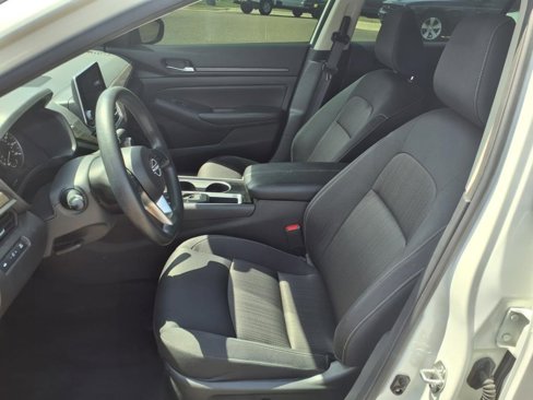 Used 2024 Nissan Altima 2.5 SV image 12