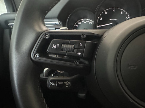 Used 2023 Porsche Macan Turbo image 31