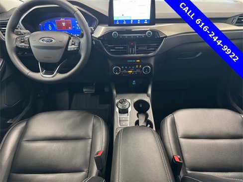 Used 2022 Ford Escape Titanium image 5