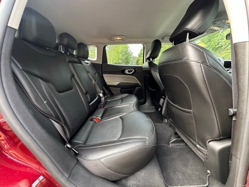 Used 2022 Jeep Compass Limited image 32
