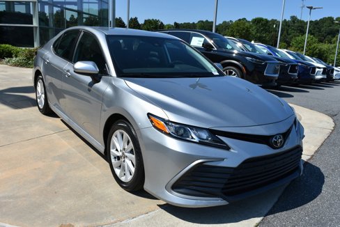 Used 2022 Toyota Camry LE image 10