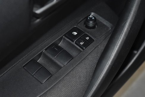Used 2022 Toyota Corolla LE image 5