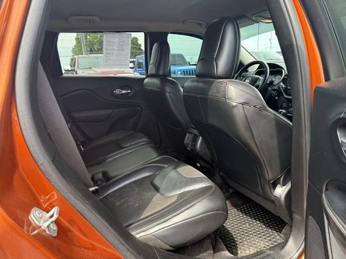 Used 2016 Jeep Cherokee Trailhawk w/ Cold Weather Group image 14