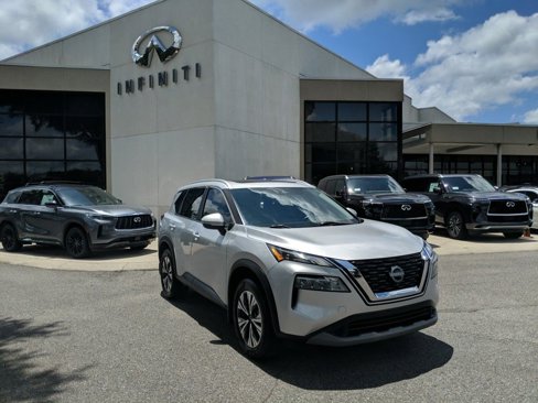 Used 2022 Nissan Rogue SV image 1