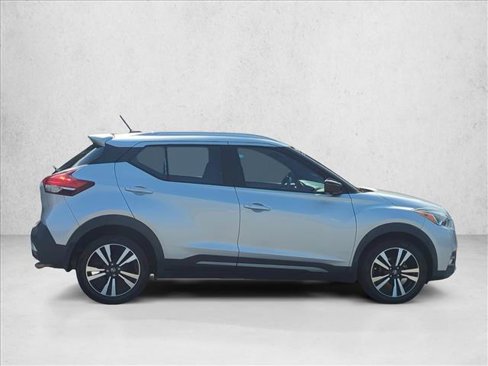 Used 2019 Nissan Kicks SR w/ SR Premium Package image 4