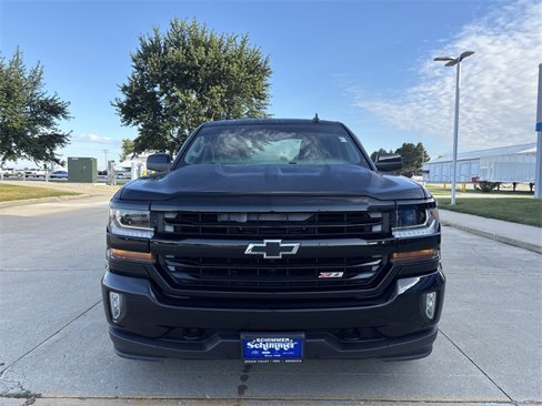 Used 2017 Chevrolet Silverado 1500 LT w/ Midnight Edition image 5