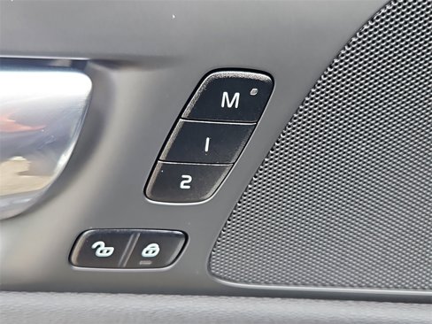Used 2022 Volvo S60 T8 R-Design Expression image 19