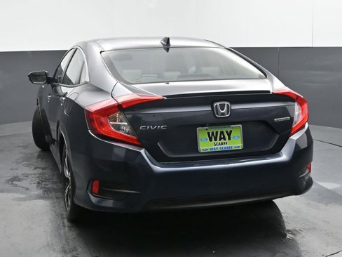 Used 2017 Honda Civic Touring image 4