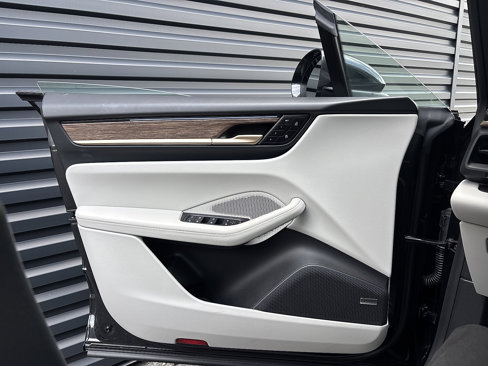 Certified 2024 Porsche Macan 4 Electric image 21