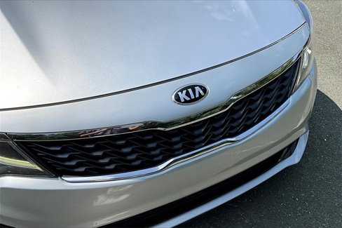 Used 2020 Kia Optima LX image 30