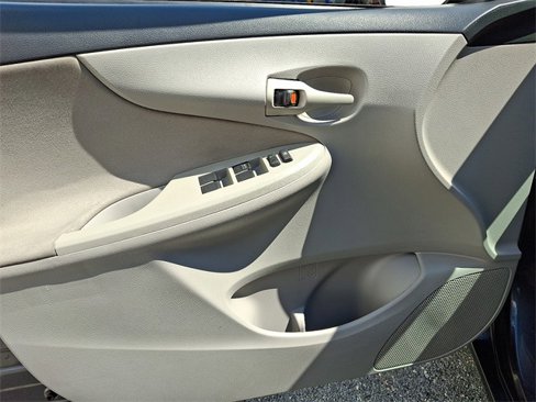 Used 2013 Toyota Corolla L image 11