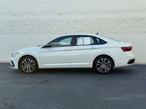 Used 2025 Volkswagen Jetta Sport image 2