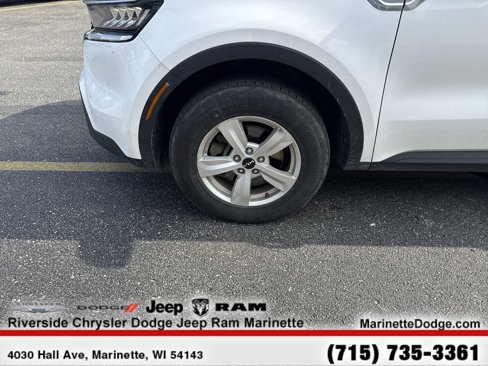 Used 2023 Kia Sorento LX image 11