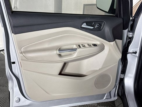 Used 2019 Ford Escape Titanium image 10