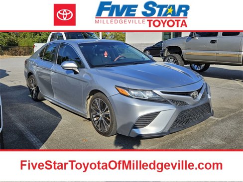 Used 2018 Toyota Camry SE image 1