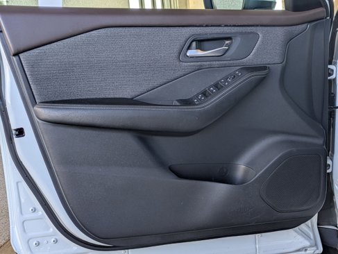 Used 2021 Nissan Rogue SV image 15