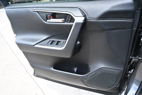 Used 2019 Toyota RAV4 Limited image 28