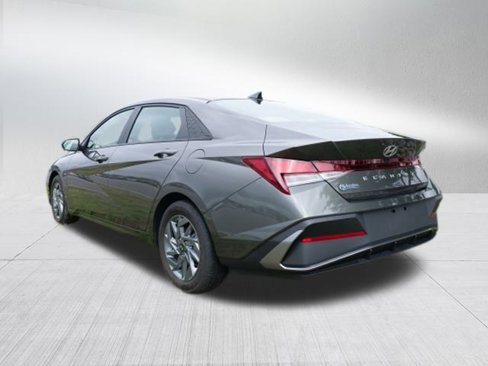 Used 2024 Hyundai Elantra SEL image 5