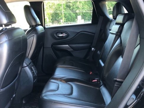Used 2019 Jeep Cherokee Limited image 15