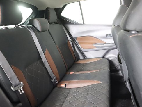 Used 2019 Nissan Kicks SR image 30