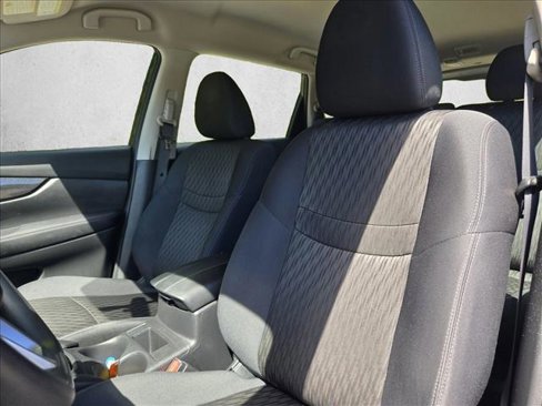 Used 2018 Nissan Rogue S image 12