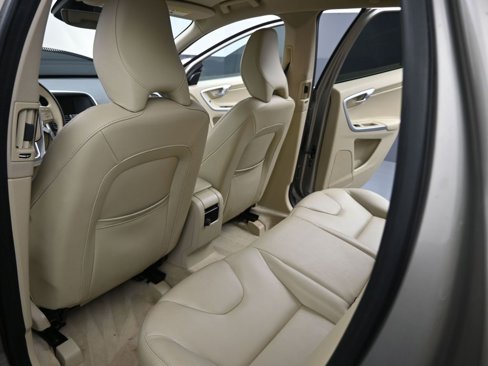 Used 2016 Volvo XC60 T6 w/ Proximity Package image 29