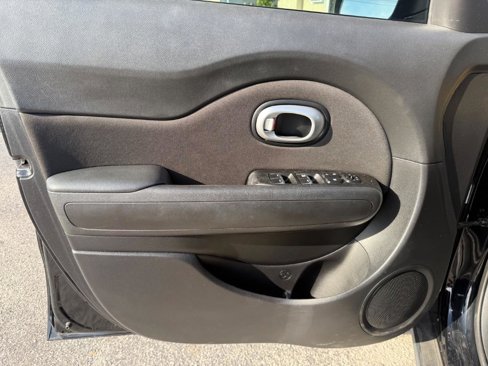 Used 2017 Kia Soul image 11
